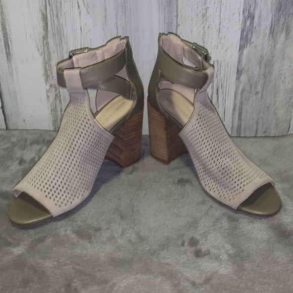 1020 Marc Fisher Gabie-T Leather Stacked Block Heel Sandals AS IS - Picture 3 of 10